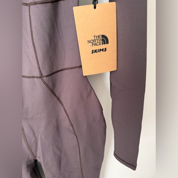 SKIMS x The North Face Dark Brown Phoenix Refina Bodysuit - Picture 4 of 6